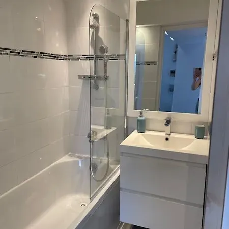 T2 Lumineux A Pied Terrasse Piscine 아파트 *